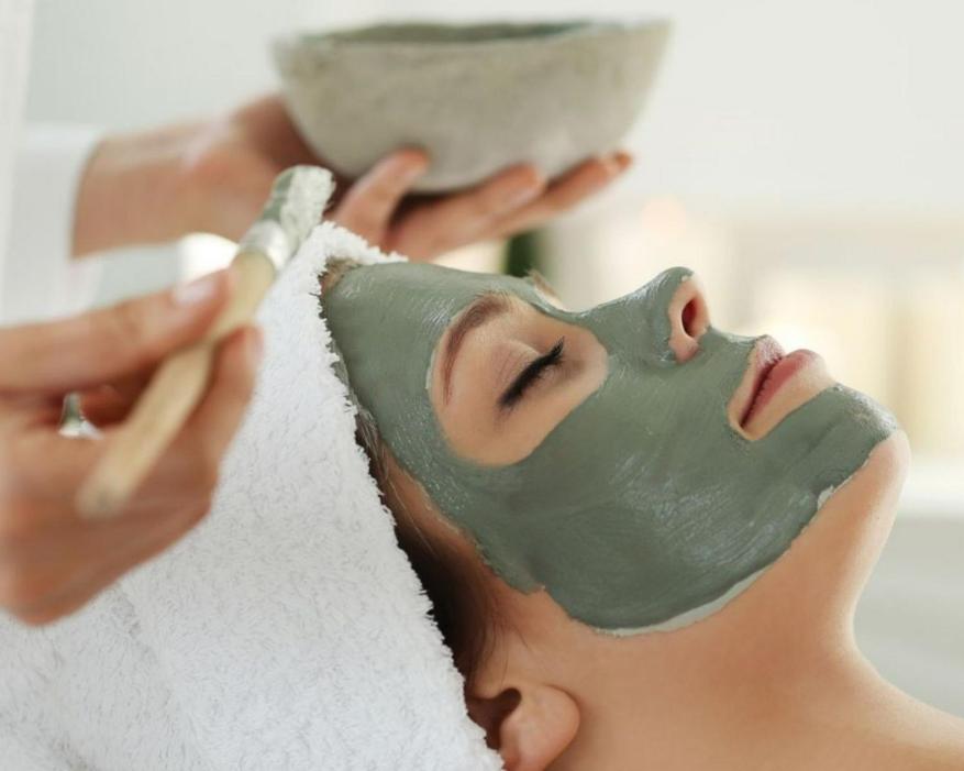 Cheeca Lodge & Spa Islamorada Exterior foto A woman with a facial mask