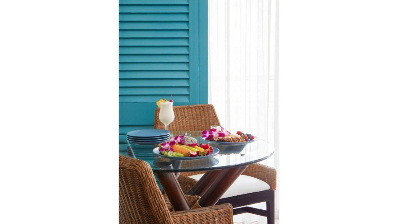 Cheeca Lodge & Spa Islamorada Exterior foto A table with a glass tabletop