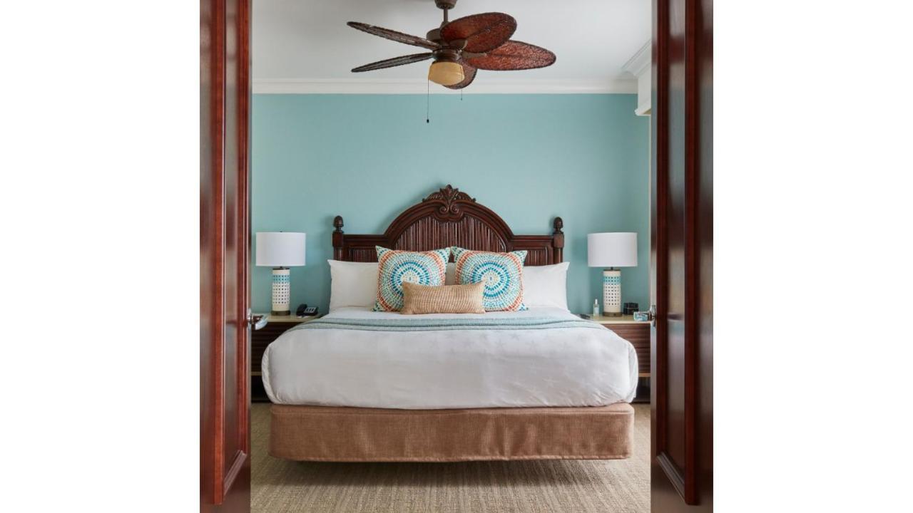 Cheeca Lodge & Spa Islamorada Exterior foto A bedroom at Disney's Old Faithful Inn