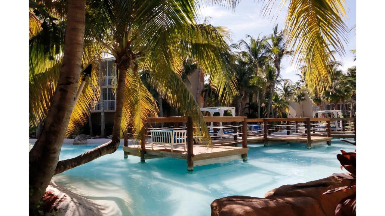 Cheeca Lodge & Spa Islamorada Exterior foto The pool at the Atlantis Paradise Island