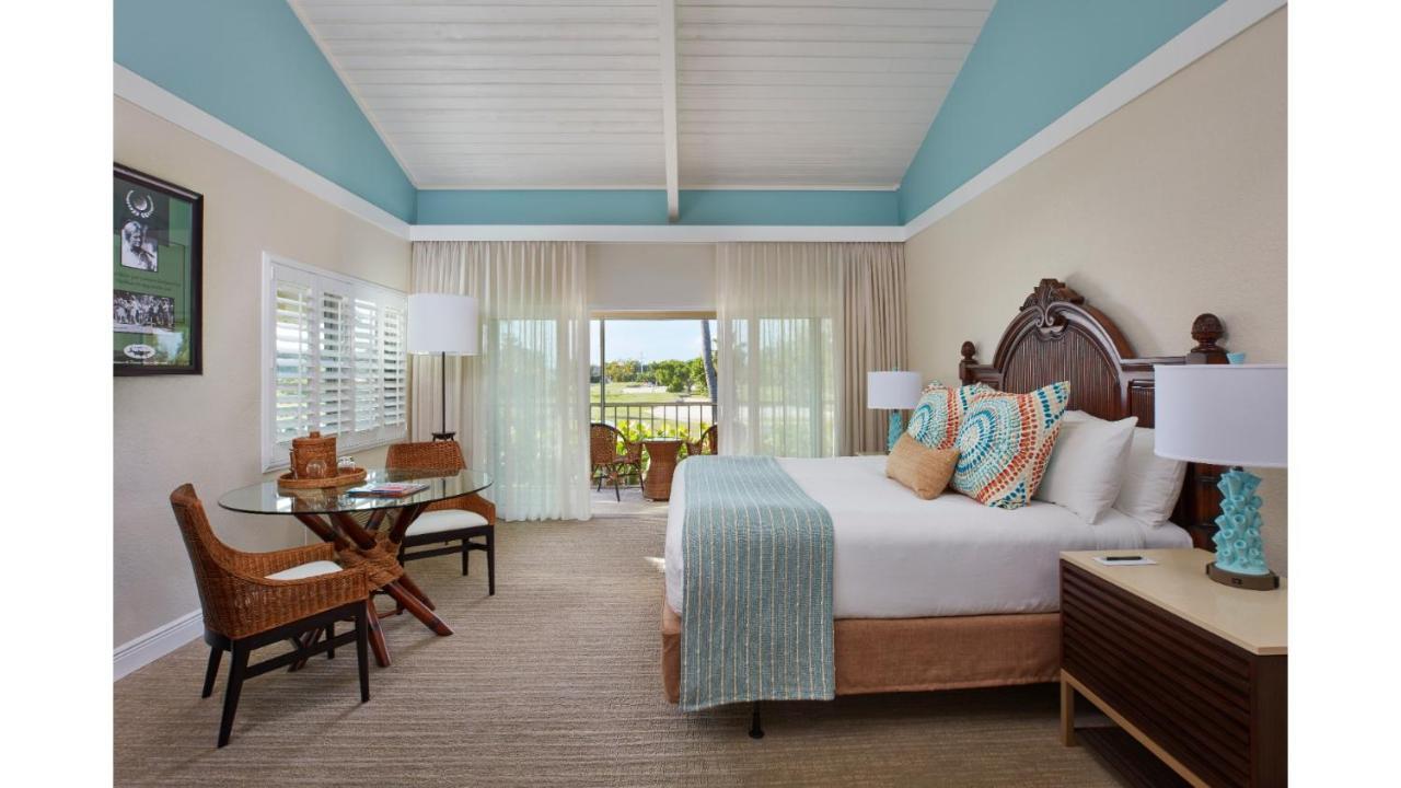 Cheeca Lodge & Spa Islamorada Exterior foto A guest room at the Hilton Marco Island Beach Resort & Club