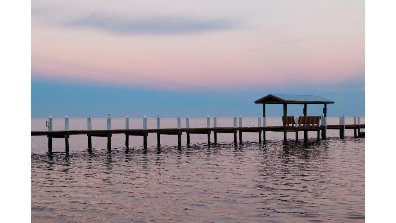 Cheeca Lodge & Spa Islamorada Exterior foto A pier in Lake Marion